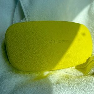 Retro and classy have these pucci Sunnies accessorize any cute fit! 🍋 💜